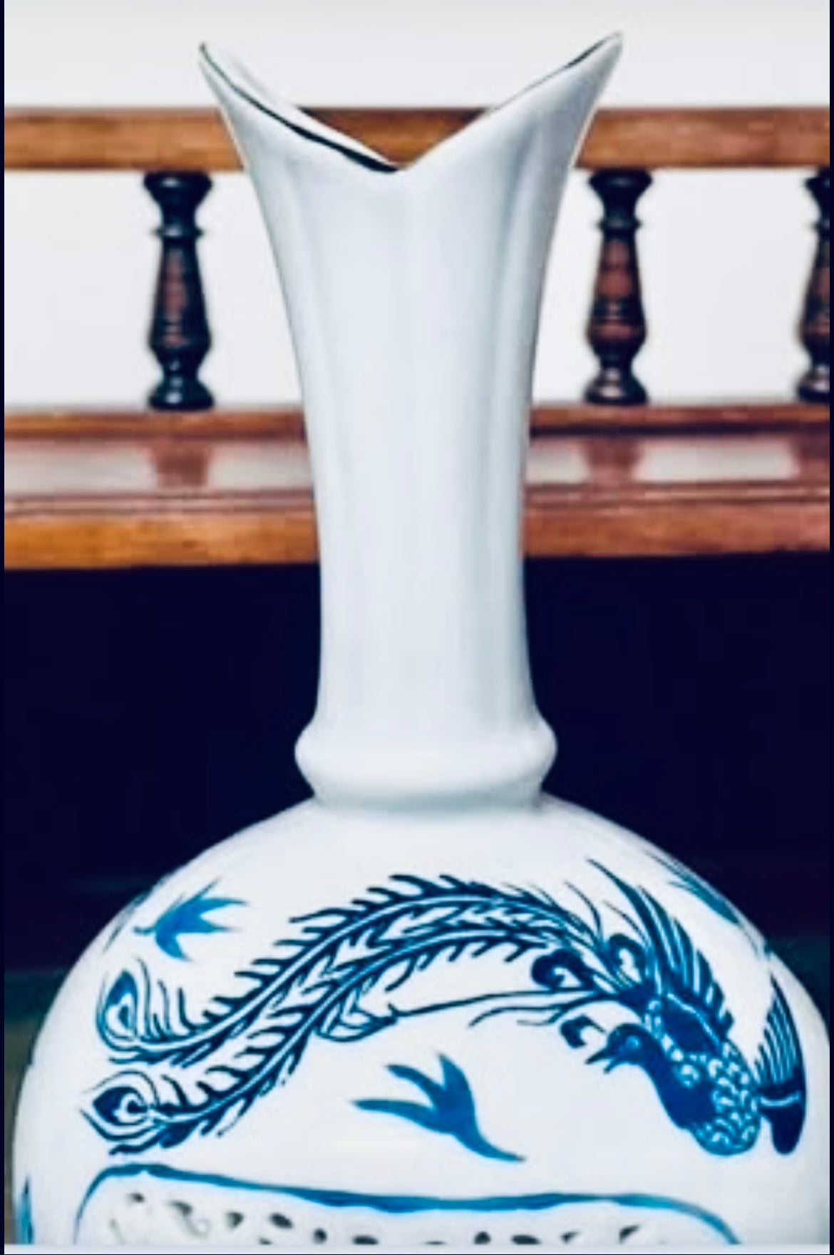 Vintage Chinese Porcelain Reticulated Blue & White Vase. 17x9 cms FREE POSTAGE